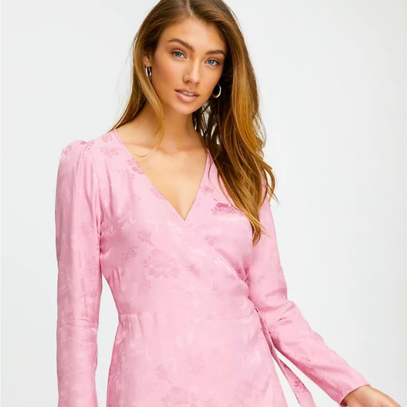 NWOT Aritzia Wilfred Callie Dress Wild Pink - Medium - Picture 2 of 8